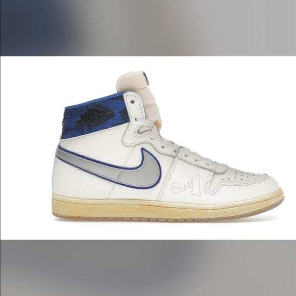 Jordon Airship Awake New York Game Royal brand new with OG box size 6 men